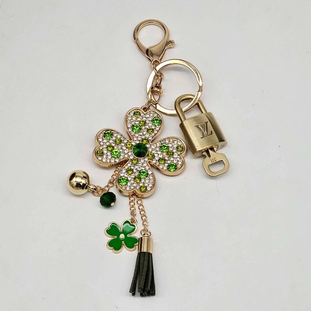 Authentic LV Gold Padlock & Key 🔑 Bag Charm / Unbranded Keychain Combo - Picture 2 of 8
